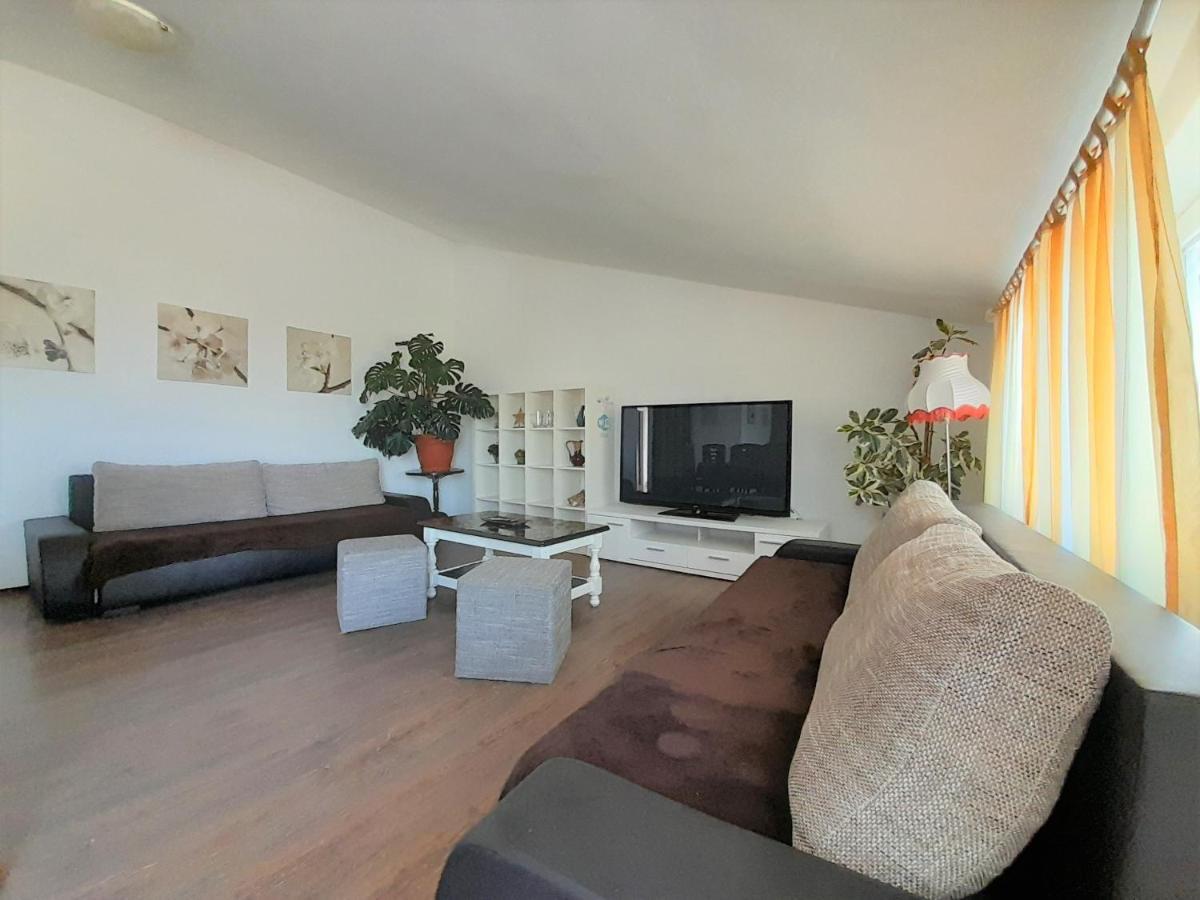 Apartments Nada クルク エクステリア 写真